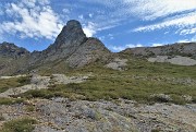 70 Imponente il torrione roccioso del Pizzo delle Orobie